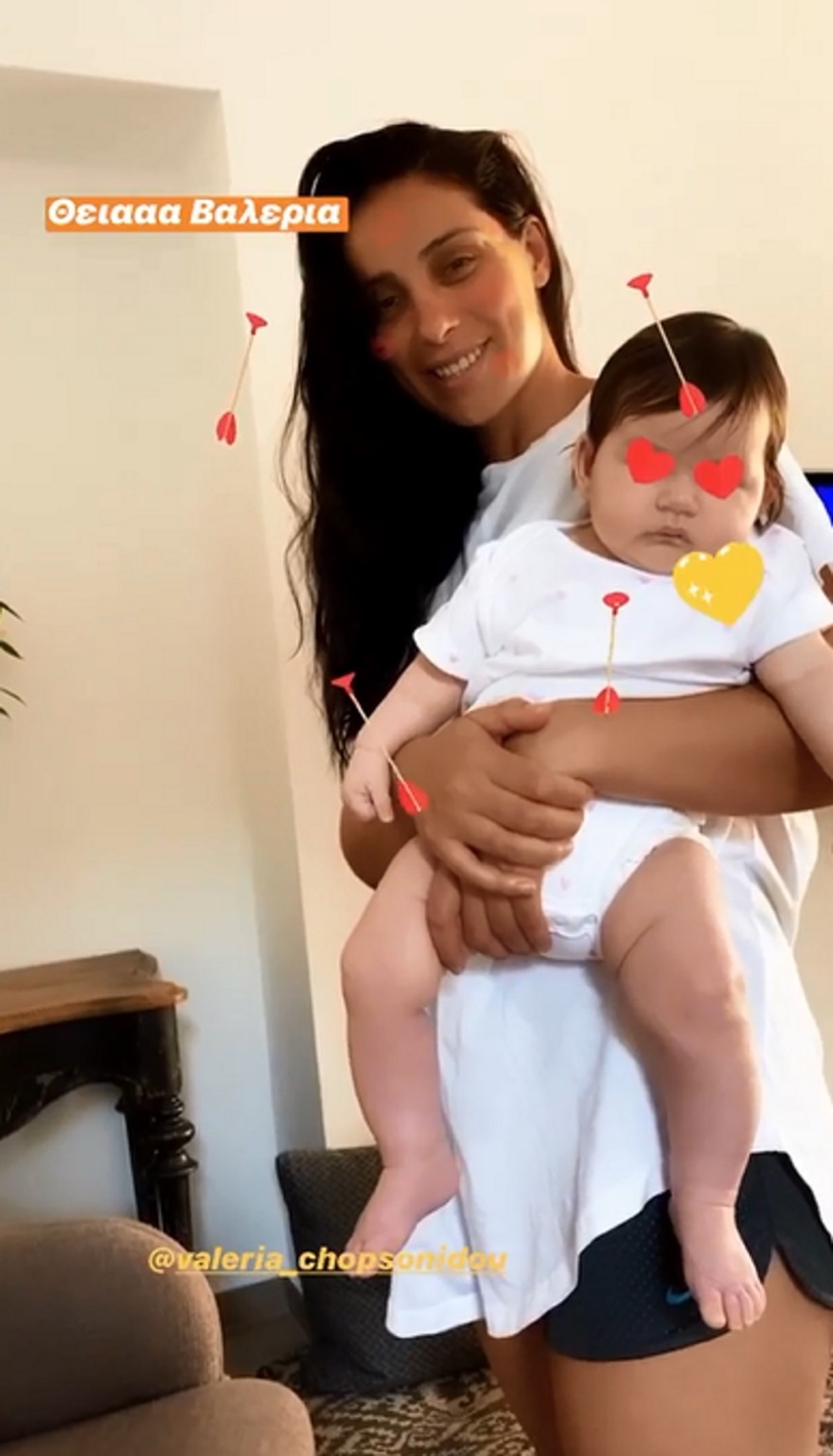 Η Ολυμπία Χοψονίδου αποκαλύπτει με μία φωτογραφία πόσο μεγάλωσε η μικρότερη κόρη της  