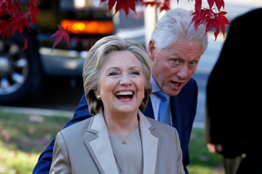 «Οργιάζει» η φαντασία σε νέο βιβλίο: Η Χίλαρι και ο Μπιλ Κλίντον κάνουν... αχαλίνωτο σεξ!