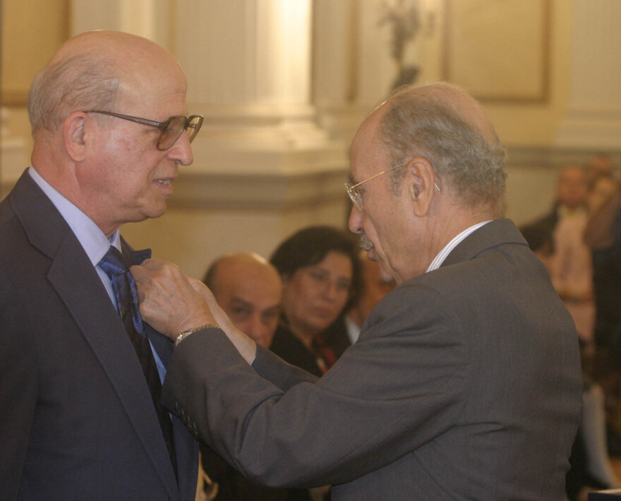 Ευγένιος Ρωσσίδης: Πέθανε ο ιδρυτής του Αμερικανοελληνικού Ινστιτούτου