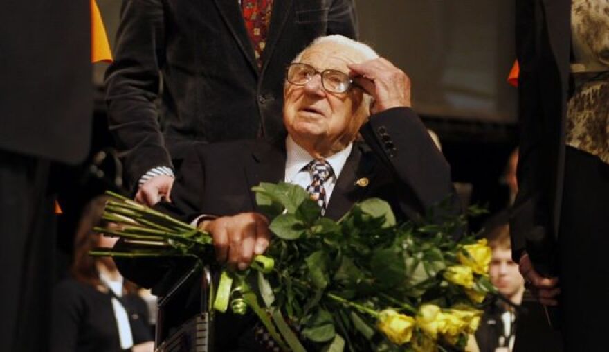 Nicholas Winton: Το Google τιμά με doodle τον Βρετανό ανθρωπιστή - Πώς διέσωσε πάνω από 600 παιδιά