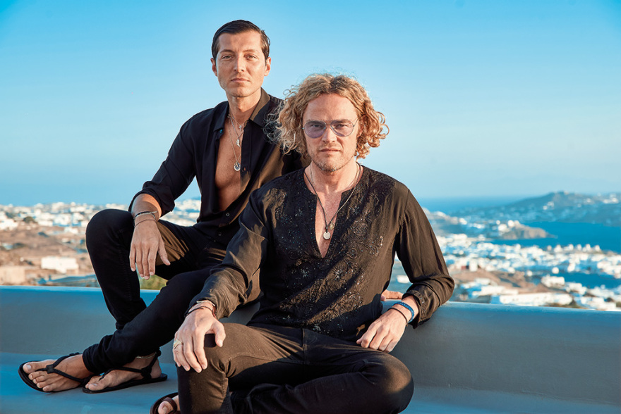 Μύκονος: Οι jet setters επιλέγουν το «νησί των ανέμων» και φέτος - Από τον Χιού Τζάκμαν στην Αλεσάντρα Αμπρόζιο