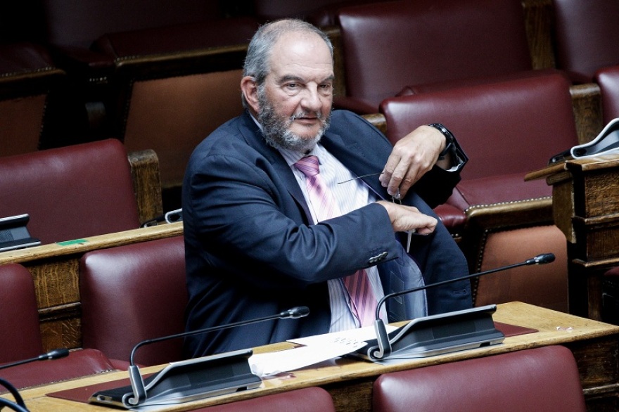 Φωτογραφίες: Τρόμαξαν να αναγνωρίσουν τον Κώστα Καραμανλή στη Βουλή