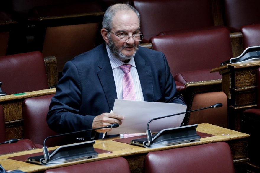 Φωτογραφίες: Τρόμαξαν να αναγνωρίσουν τον Κώστα Καραμανλή στη Βουλή