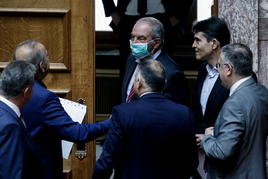 Φωτογραφίες: Τρόμαξαν να αναγνωρίσουν τον Κώστα Καραμανλή στη Βουλή