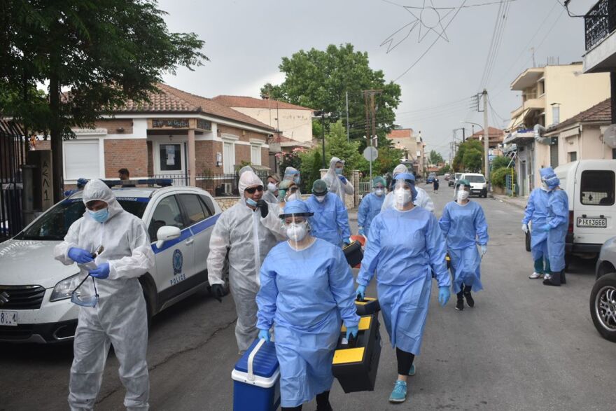 Κορωνοϊός: Ξεκίνησε το δεύτερο στάδιο της μαζικής δειγματοληψίας στη Ν. Σμύρνη Λάρισας