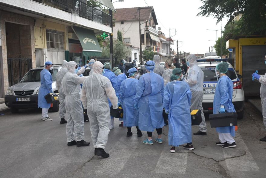Κορωνοϊός: Ξεκίνησε το δεύτερο στάδιο της μαζικής δειγματοληψίας στη Ν. Σμύρνη Λάρισας