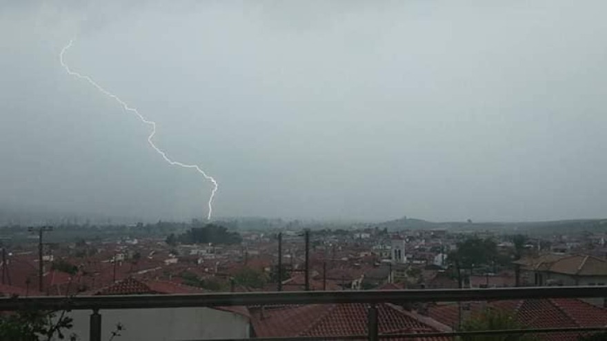 Καιρός: Χείμαρροι και πλημμύρες σε Χαλκιδική και Θεσσαλονίκη - Υποχωρεί η κακοκαιρία