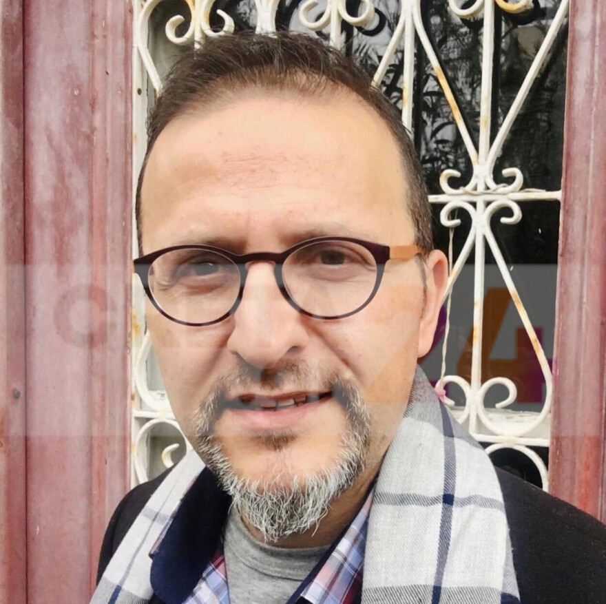 Αν δεν μεταδίδονται ασθένειες με τη Θεία Κοινωνία τότε δεν θα χώριζαν ζευγάρια από θρησκευτικό γάμο, λέει ιερέας 