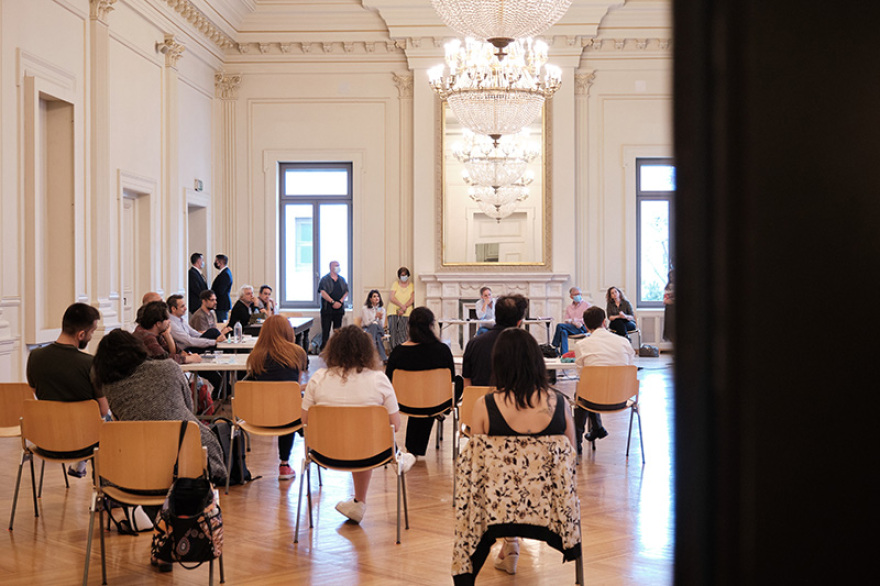 Ο Μητσοτάκης στην πρόβα του Εθνικού Θεάτρου: Δεν θα αφήσουμε ξεκρέμαστους τους ανθρώπους της τέχνης