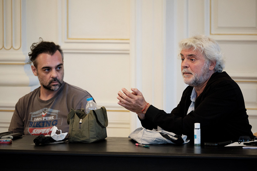 Ο Μητσοτάκης στην πρόβα του Εθνικού Θεάτρου: Δεν θα αφήσουμε ξεκρέμαστους τους ανθρώπους της τέχνης