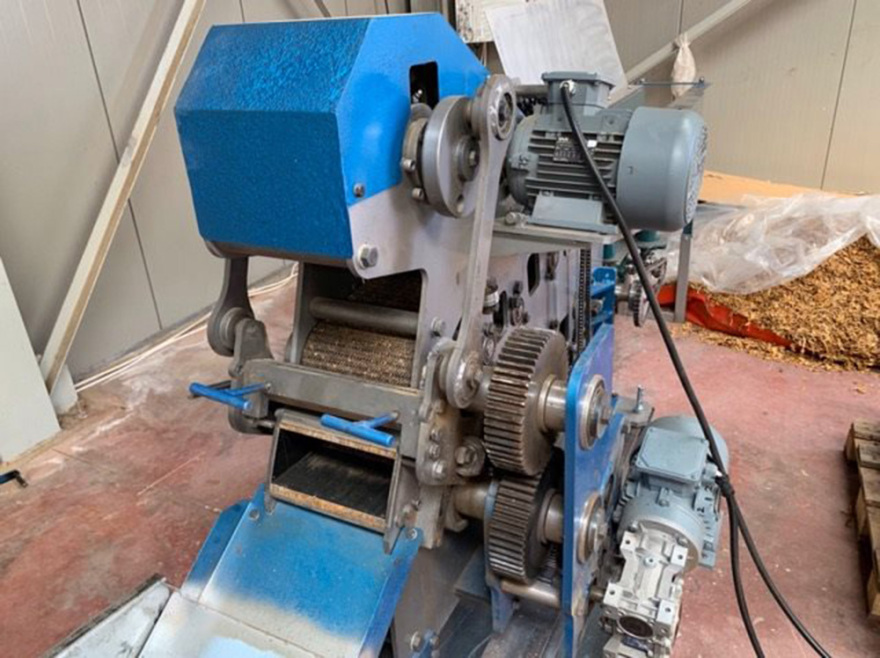 Λαύριο: Εντόπισαν παράνομο εργαστήριο καπνού - Κατασχέθηκαν 22 τόνοι - Δείτε φωτογραφίες