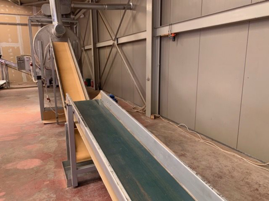 Λαύριο: Εντόπισαν παράνομο εργαστήριο καπνού - Κατασχέθηκαν 22 τόνοι - Δείτε φωτογραφίες