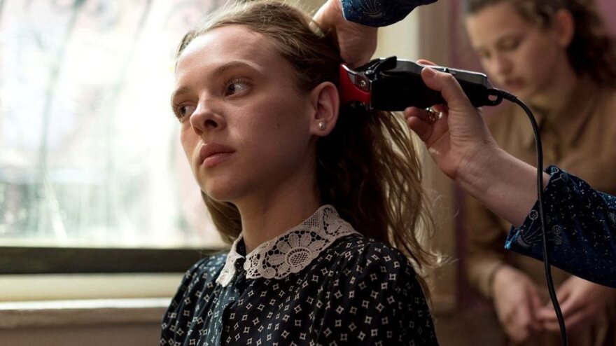 «Unorthodox: Η σκανδαλώδης απόρριψη της χασιδικής μου καταγωγής» με την υπογραφή της Ντέμπορα Φέλντμαν