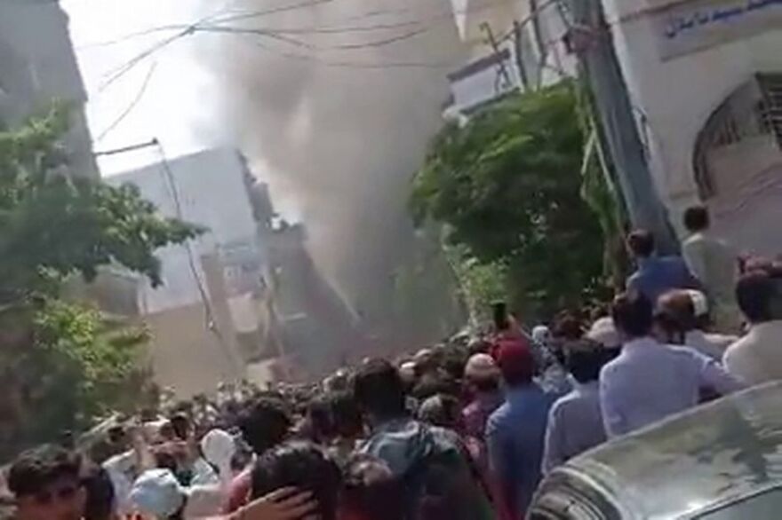 Συνετρίβη σε σπίτια αεροσκάφος στο Πακιστάν με 99 επιβαίνοντες 