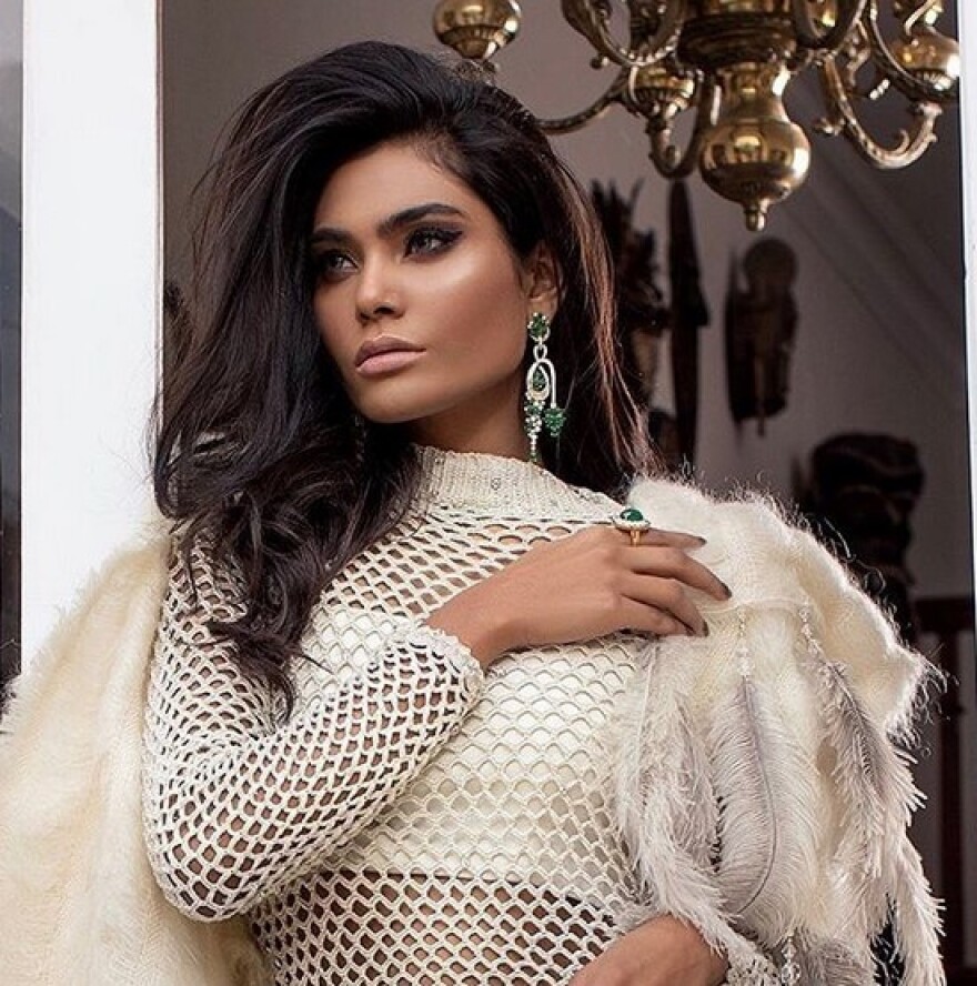 Αεροπορική τραγωδία στο Πακιστάν: Η καλλονή σταρ της μόδας, Ζάρα Αμπίντ, μεταξύ των νεκρών