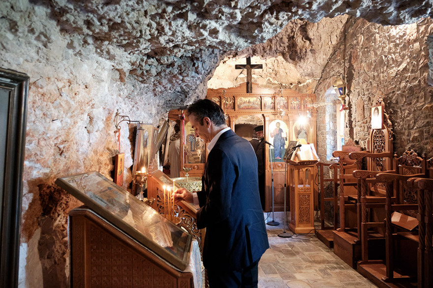 Μητσοτάκης: Συγκίνηση στο μνημόσυνο του Κωνσταντίνου Μητσοτάκη στα Χανιά