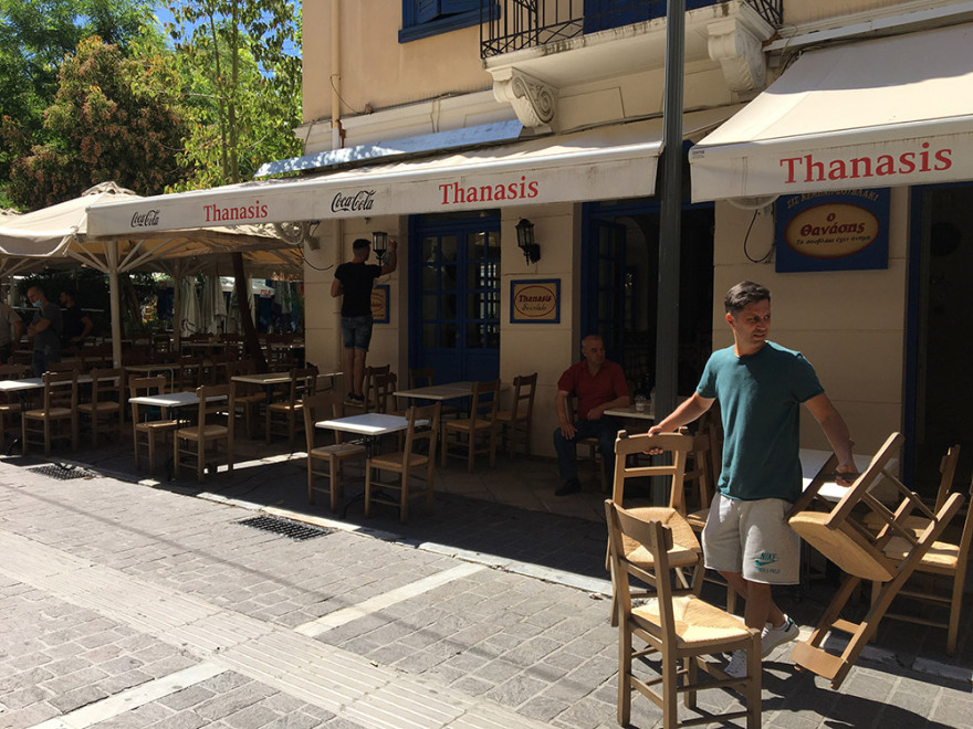 Άρση μέτρων: Αυτοψία του protothema.gr σε Θησείο και Πλάκα για την επαναλειτουργία των μαγαζιών