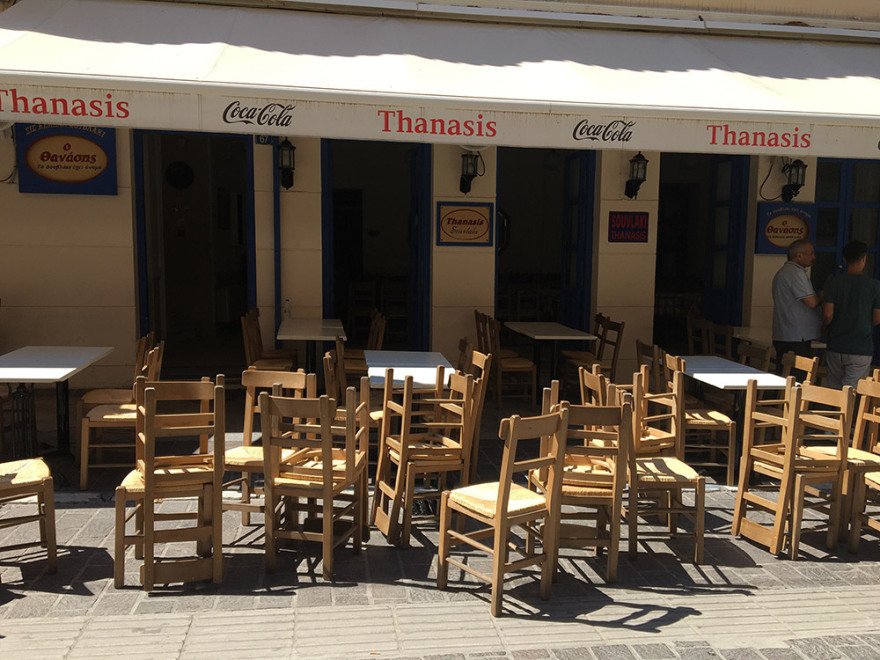 Άρση μέτρων: Αυτοψία του protothema.gr σε Θησείο και Πλάκα για την επαναλειτουργία των μαγαζιών