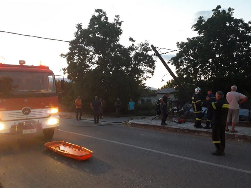 Δείτε φωτογραφίες: Σοβαρό τροχαίο με αγροτικό που έπεσε σε χαντάκι