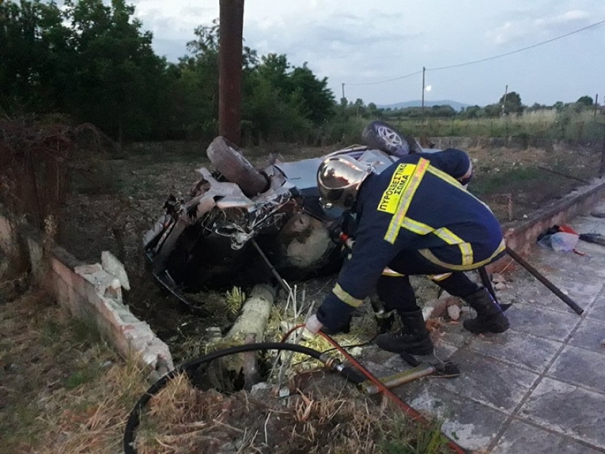 Δείτε φωτογραφίες: Σοβαρό τροχαίο με αγροτικό που έπεσε σε χαντάκι