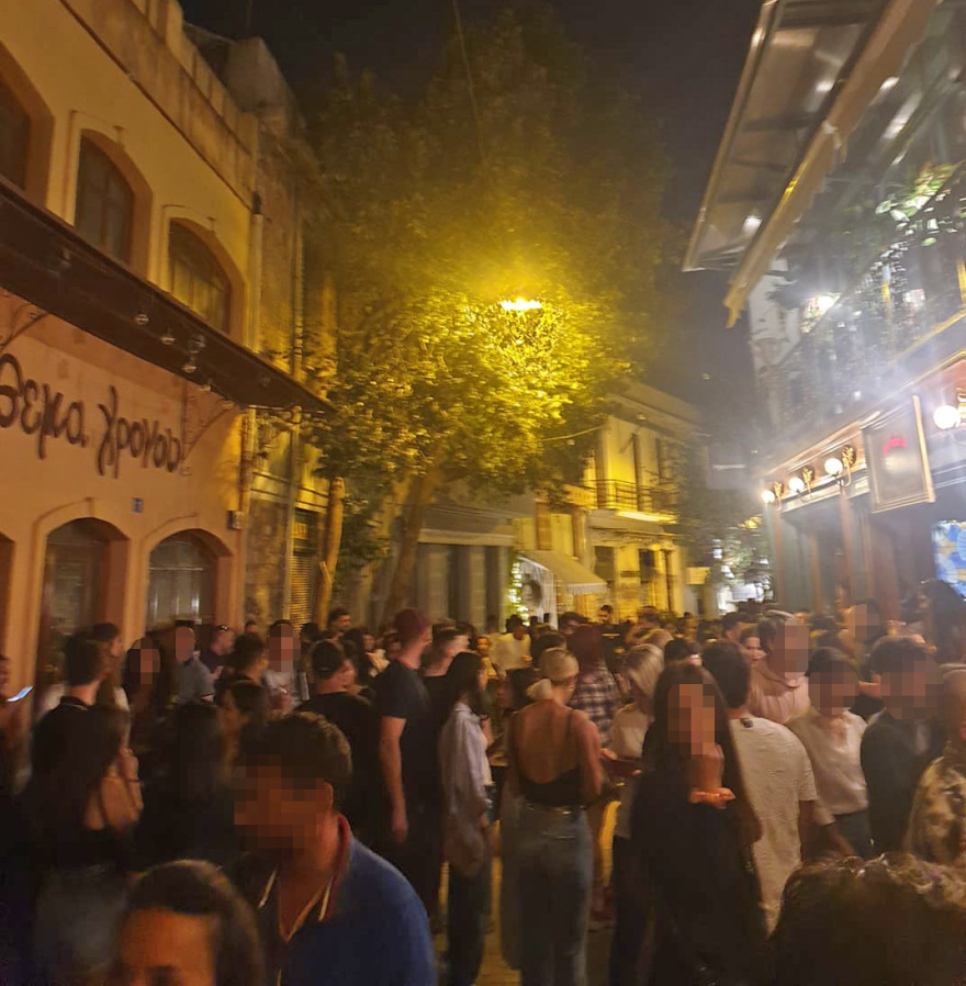 Κορωνοϊός: Νέος συνωστισμός στου Ψυρρή μία ημέρα πριν ανοίξει η εστίαση