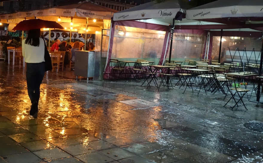 Ισχυρή νεροποντή στην Αττική - Πού έρχονται καταιγίδες και χαλαζοπτώσεις