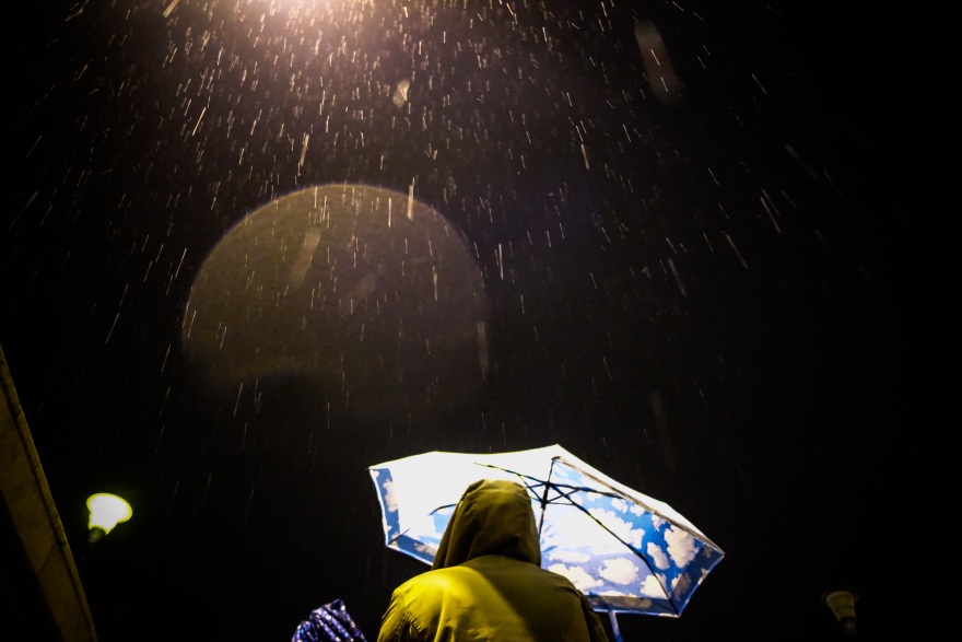 Ισχυρή νεροποντή στην Αττική - Πού έρχονται καταιγίδες και χαλαζοπτώσεις