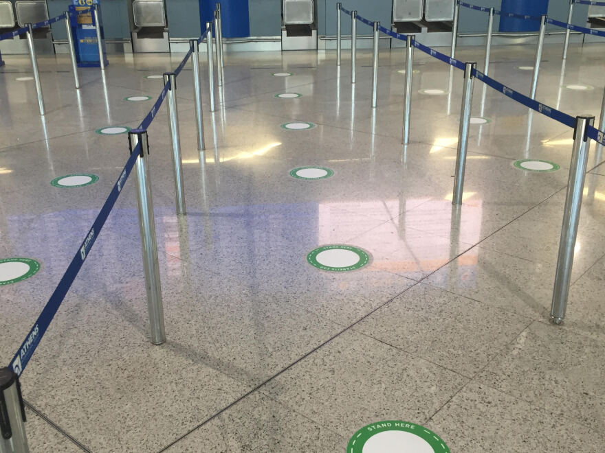 Άρση μέτρων: Μειωμένη κίνηση στο «Ελ. Βενιζέλος» την πρώτη μέρα των πτήσεων στα νησιά 