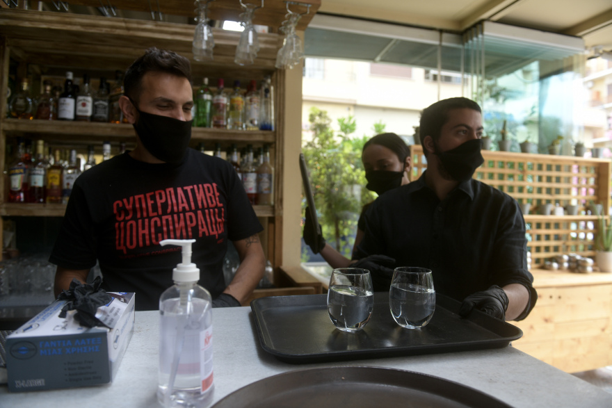 Άρση μέτρων: Πώς εξελίσσεται η πρώτη μέρα επαναλειτουργίας των καταστημάτων εστίασης 