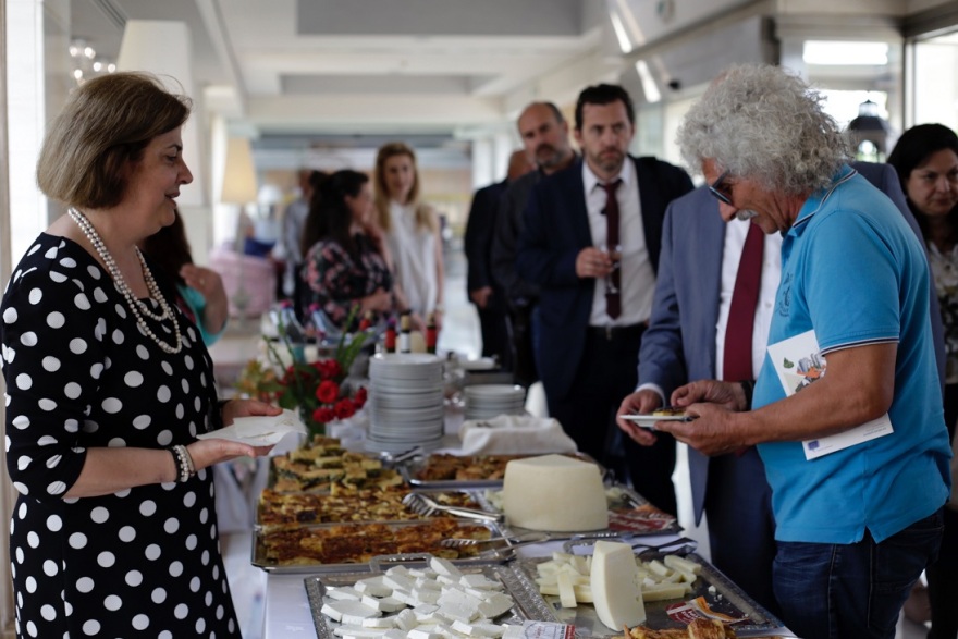 To ΘΕΜΑ 104,6 κερνάει... Κοιλάδα Αχελώου: Καλάθια με τοπικά προϊόντα για τους πιστούς και τυχερούς ακροατές 