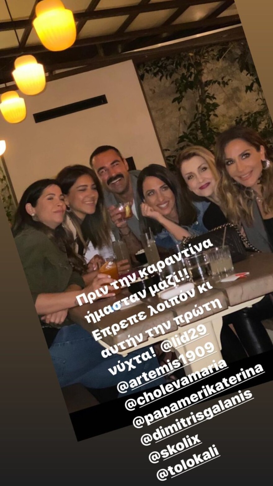 Δέσποινα Βανδή: Άνοιξαν τα μπαρ και το διασκέδασε με την παρέα της