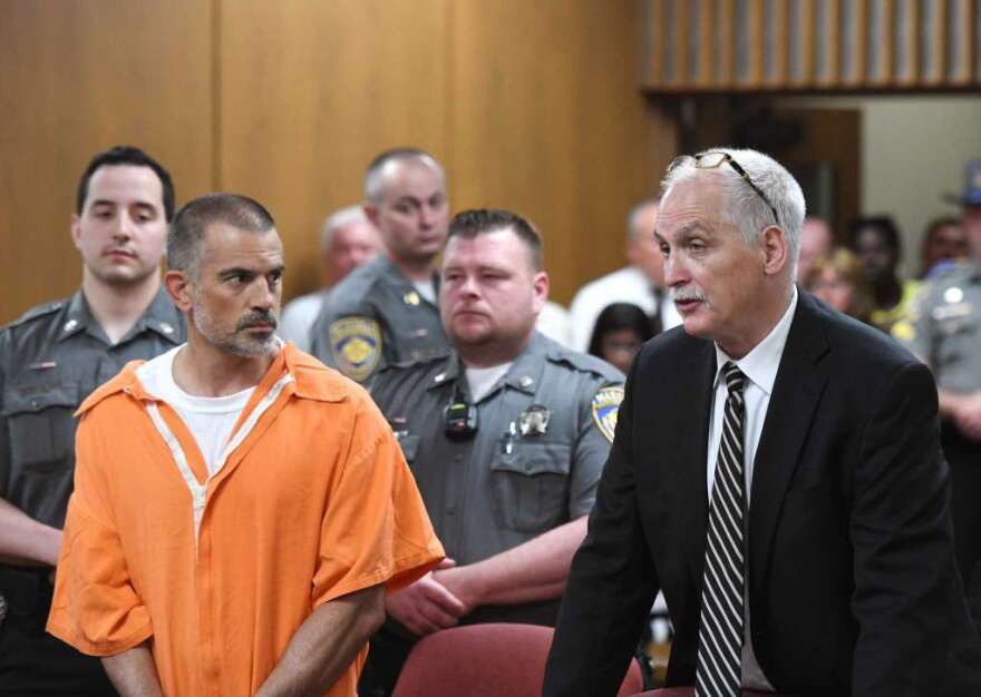 Υπόθεση Ντούλος: Τι αποκαλύπτει η αδερφή του για τη ζωή του επιχειρηματία, την εξαφάνιση της συζύγου του και τα παιδιά 