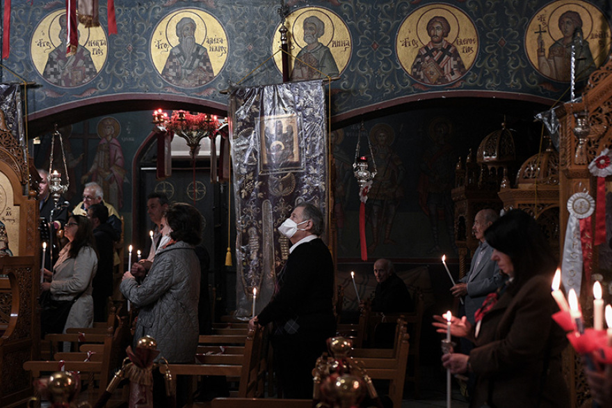 Χριστός Ανέστη στις εκκλησίες έπειτα από 40 ημέρες (βίντεο και φωτό)