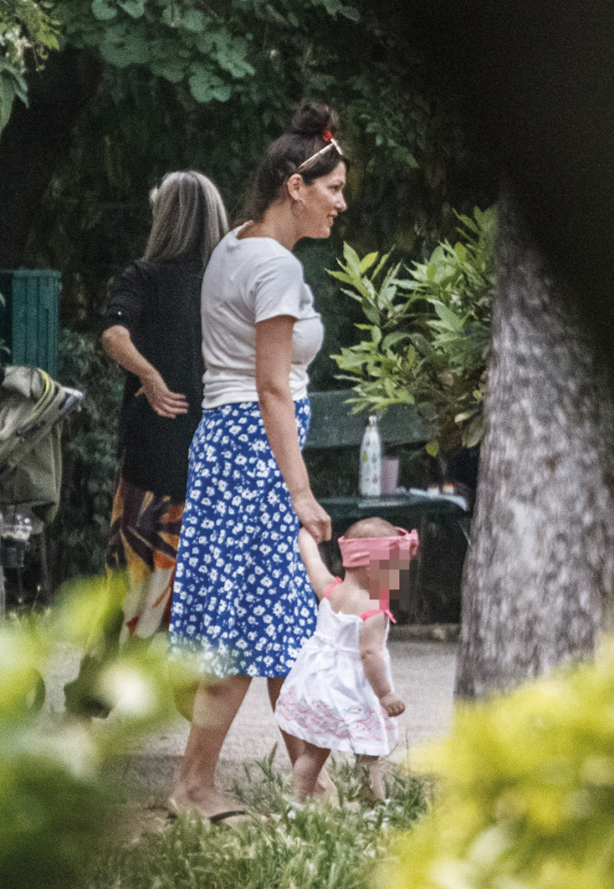 Κλέλια Ρένεση: Βόλτα στο πάρκο - Δείτε φωτογραφίες