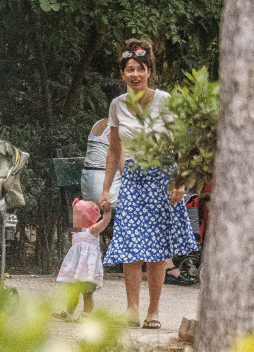 Κλέλια Ρένεση: Βόλτα στο πάρκο - Δείτε φωτογραφίες