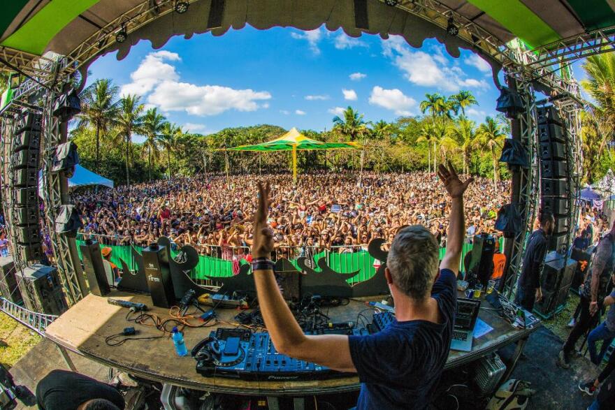 Μίκης Θεοδωράκης: Αυτοί είναι οι νέοι καλλιτέχνες που μεταμορφώνουν τη μουσική του σε trance και έθνικ