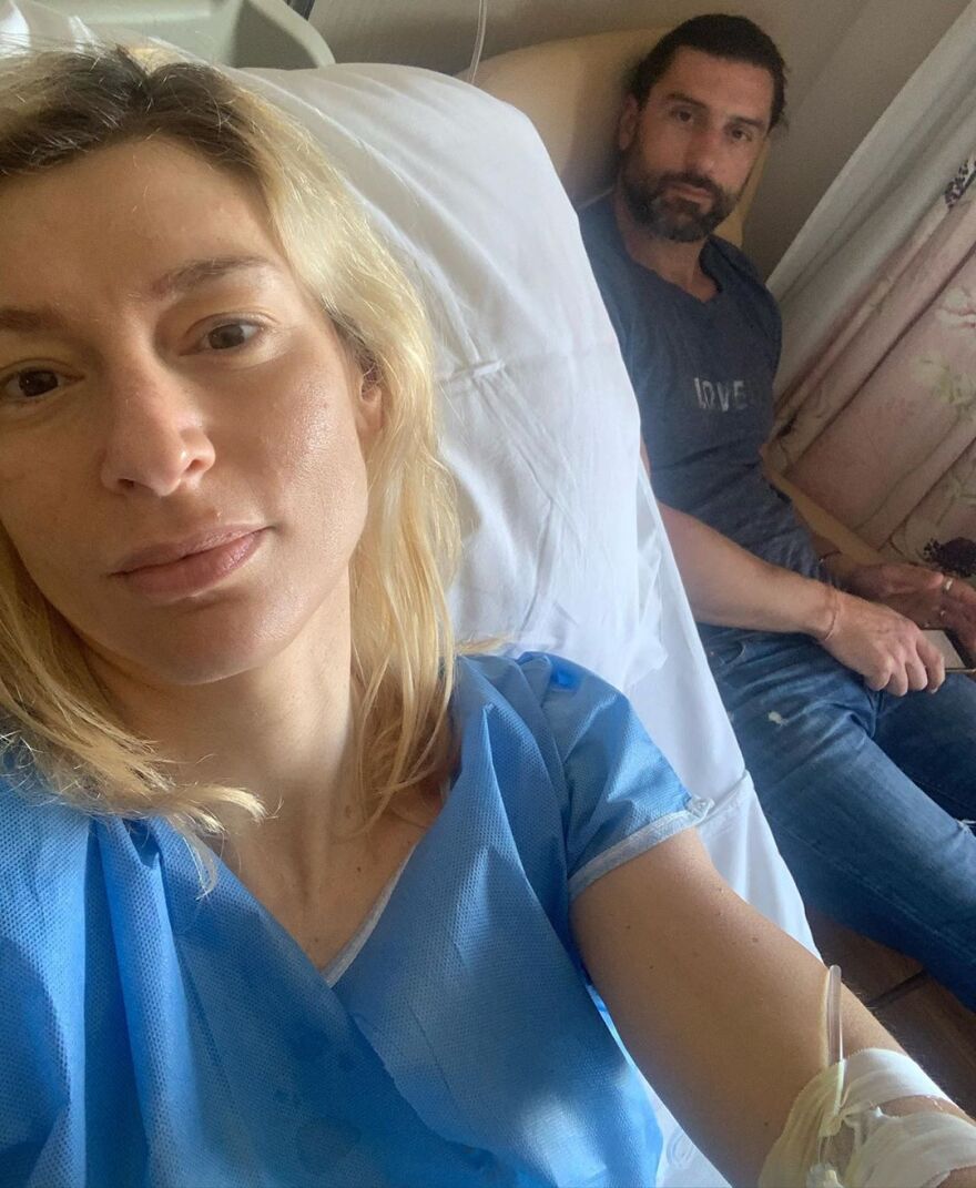 Στο νοσοκομείο η Ζέτα Δούκα: «Έπρεπε να αφαιρέσω κάτι που ούτε φανταζόμουν ότι υπάρχει»