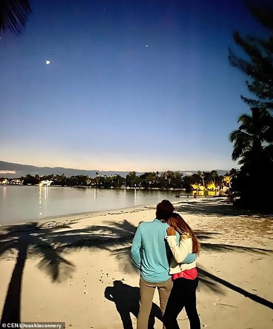 Σάσκια Κόνερι: Η καλλονή εγγονή του Σον Κόνερι σε καραντίνα του ονείρου στις Μπαχάμες