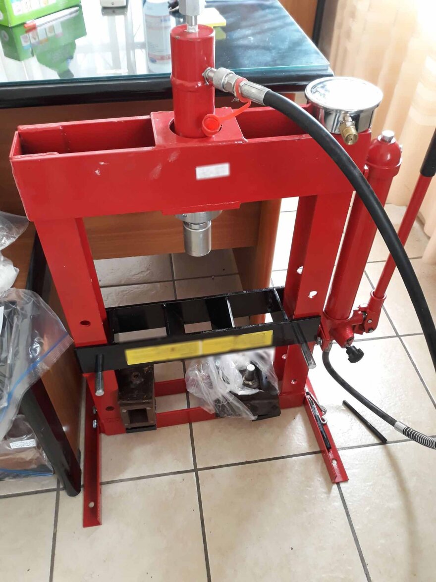 Ζάκυνθος: Ζευγάρι έστησε εργαστήριο επεξεργασίας ναρκωτικών