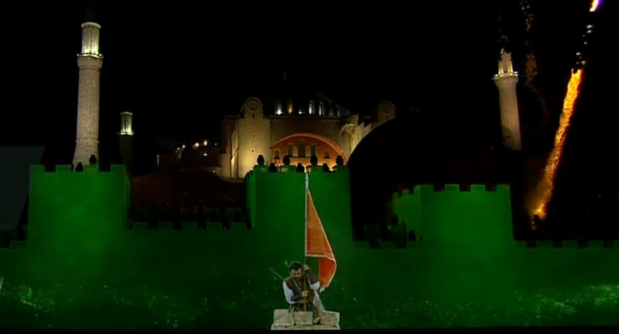 Προκλητική φιέστα Ερντογάν για την Άλωση της Πόλης - Διάβασαν το Κοράνι μέσα στην Αγιά Σοφιά