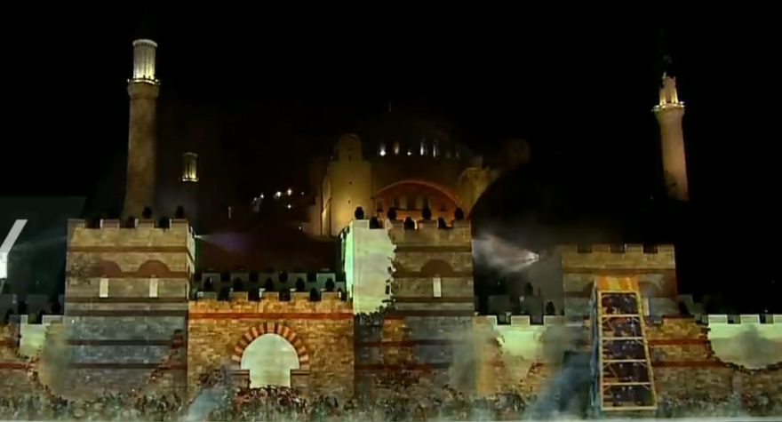 Προκλητική φιέστα Ερντογάν για την Άλωση της Πόλης - Διάβασαν το Κοράνι μέσα στην Αγιά Σοφιά