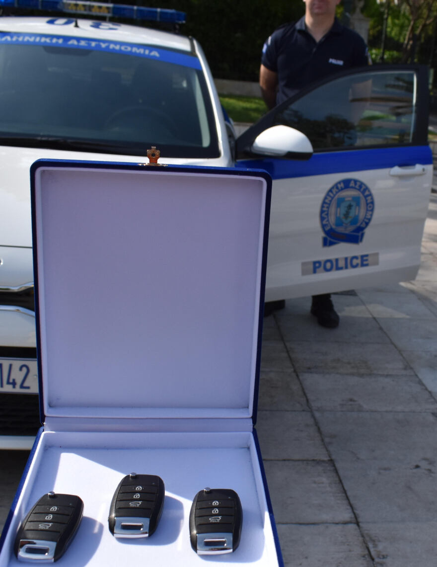 ΕΛΑΣ: Δωρεά περιπολικών από τον δήμο Καλλιθέας