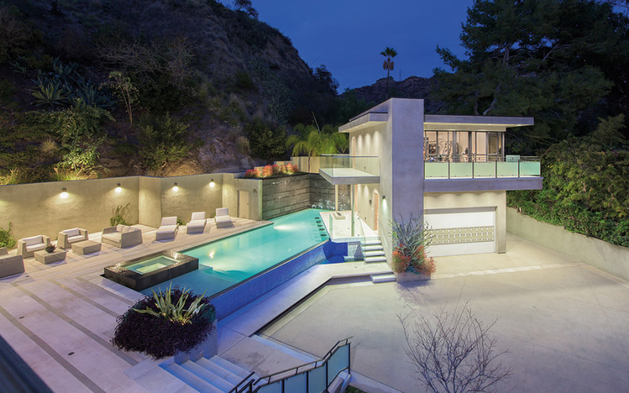 Ριάνα: Το φτωχοκόριτσο από τα Μπαρμπέιντος που έγινε Million Dollar Pop Star