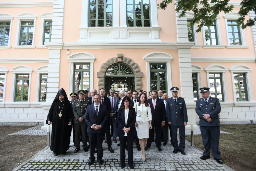 Επίσκεψη Σακελλαροπούλου στην Κομοτηνή: Συνομίλησε με νέους και ξεναγήθηκε στο ιστορικό κέντρο