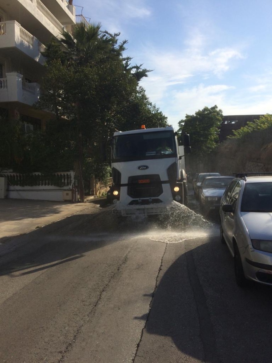 Κυριακάτικη καθαριότητα από το Δήμο Αθηναίων στον Προμπονά