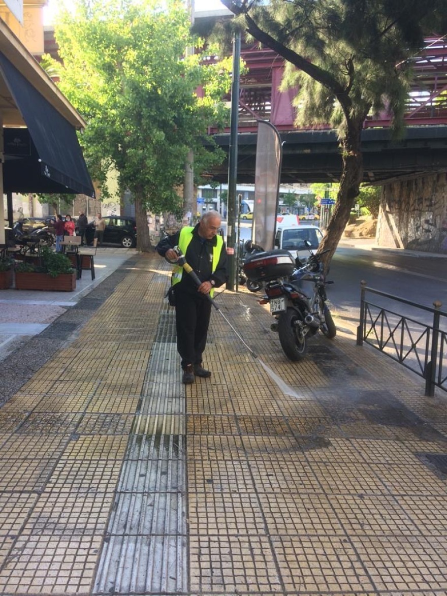 Κυριακάτικη καθαριότητα από το Δήμο Αθηναίων στον Προμπονά