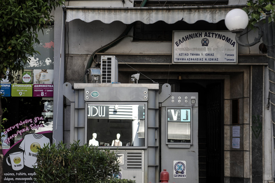 Επίθεση με μολότοφ στο Αστυνομικό Τμήμα Νέας Ιωνίας