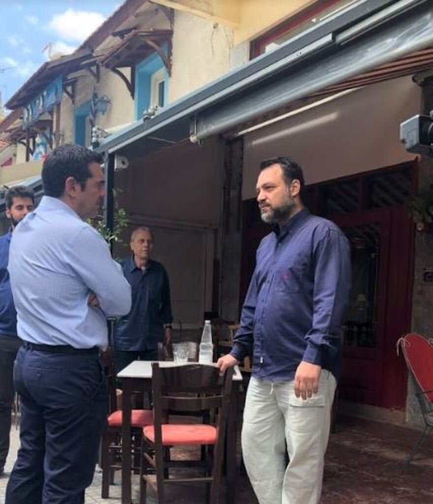 Στην Καισαριανή ο Τσίπρας - Συζήτησε για τα προβλήματα στην εστίαση