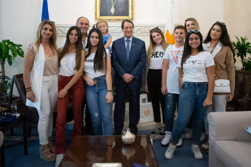 Κύπρος: Μετά την... «καραμπίνα» η μικρή Μαρία πήγε στο Προεδρικό Μέγαρο