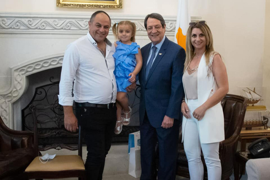 Κύπρος: Μετά την... «καραμπίνα» η μικρή Μαρία πήγε στο Προεδρικό Μέγαρο
